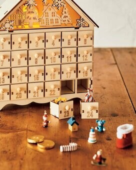 アドベントカレンダーで楽しく過ごす！部屋の中も気分も華やかに