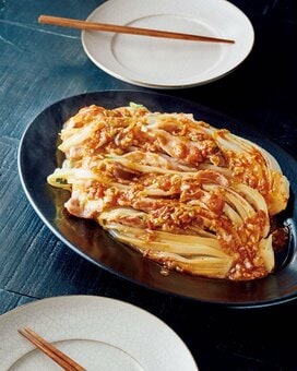 白菜と豚バラ肉のはさみ焼き。大胆にカットしてほぼ丸ごと味わえる