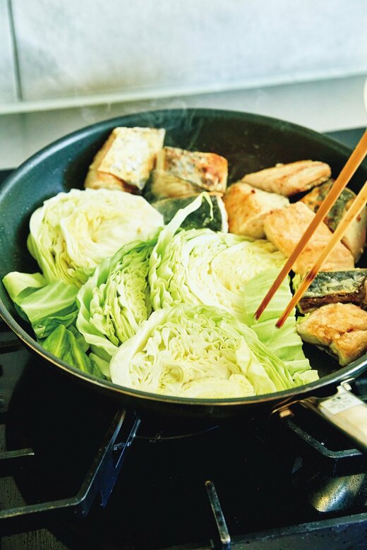 サワラを寄せてキャベツを焼く