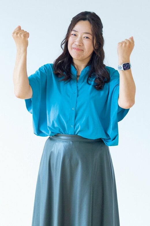 両手でガッツポーズをする寺澤真奈美さん