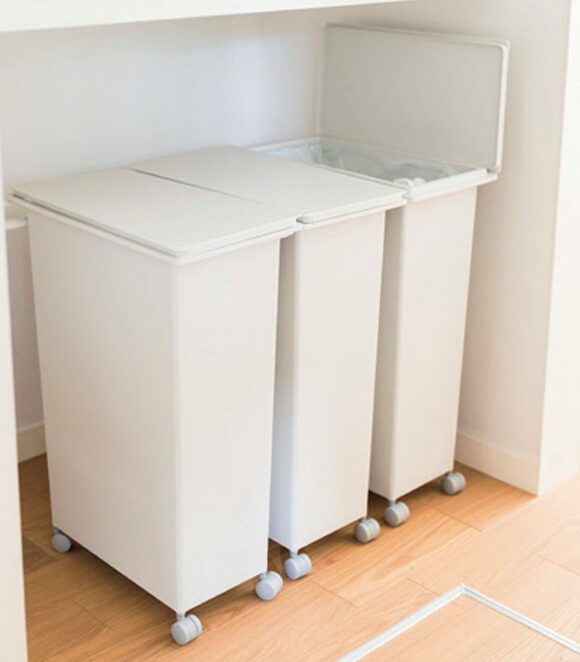 ゴミ箱を3つ並べてゴミを分類