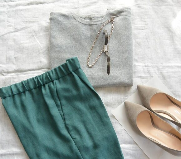 グレー系の同系色で