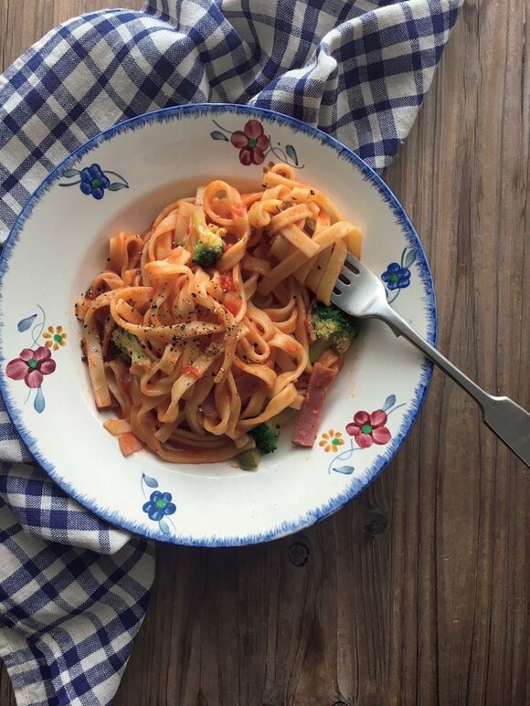 布とカトラリーをプラス