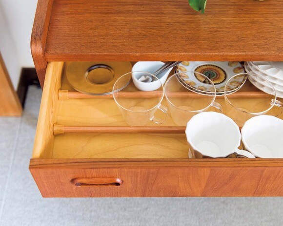 カップやグラスのサイズに合わせて位置を調節