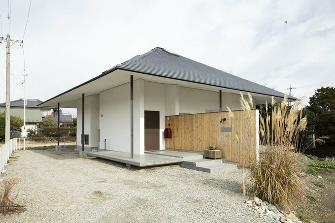 平屋のように見える外観