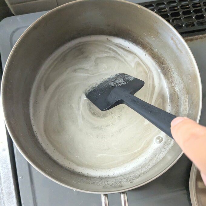 寒天を溶かします