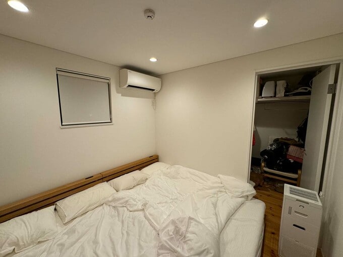 寝室に隣接するウォークインクローゼット