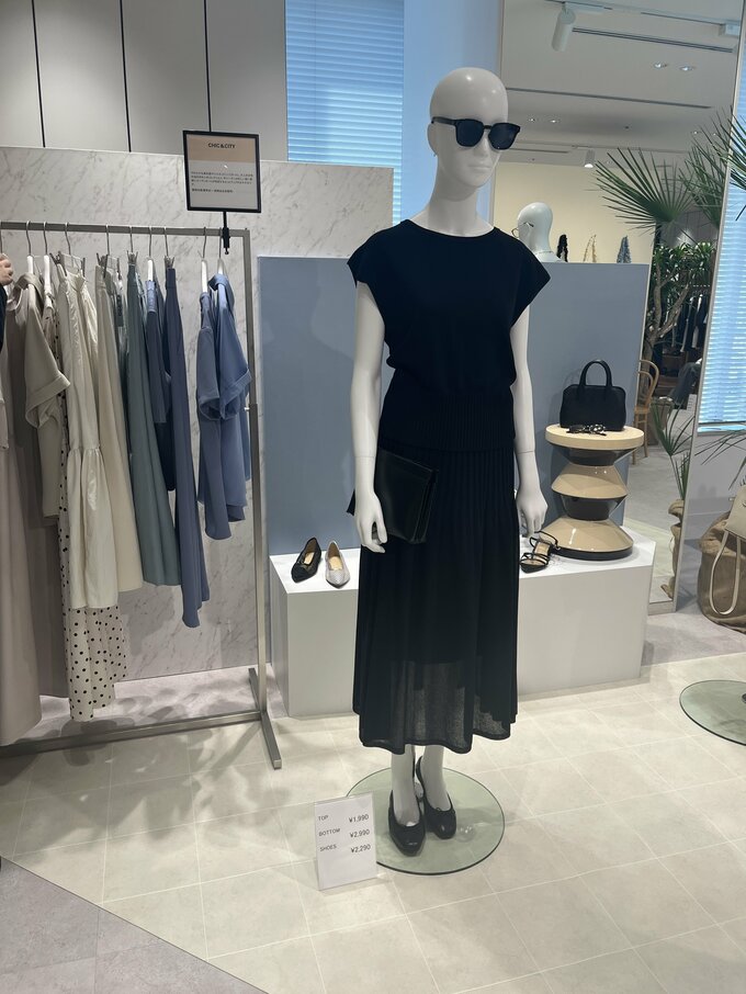 GUバックリボンセーターとシアーニットフレアスカート