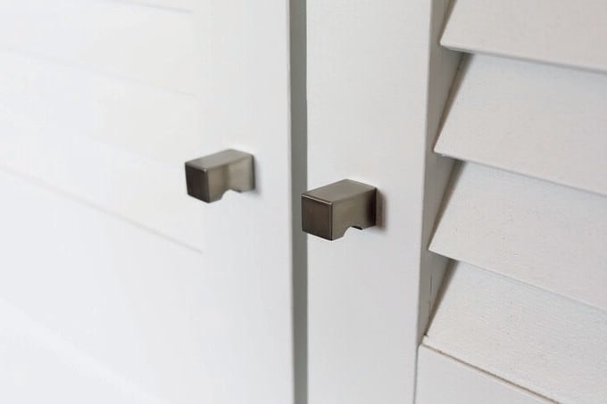 イタリア製のルーバー収納のつまみ