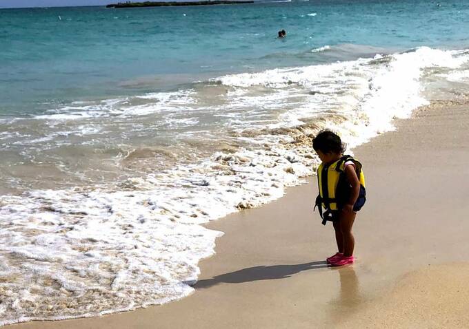 ビーチに子ども