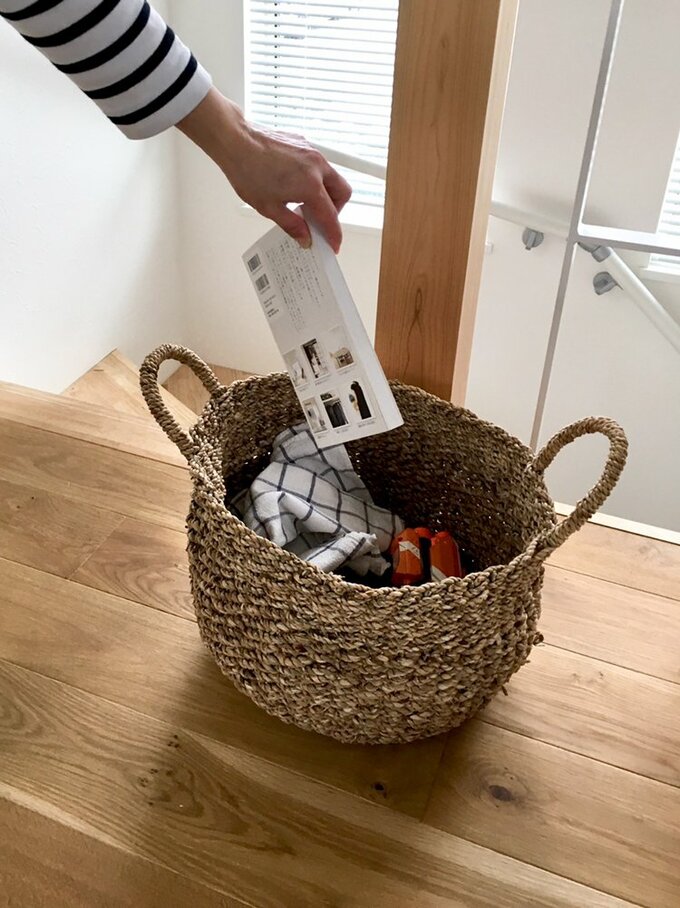 雑多に散らかったものはとりあえずカゴにポイ!