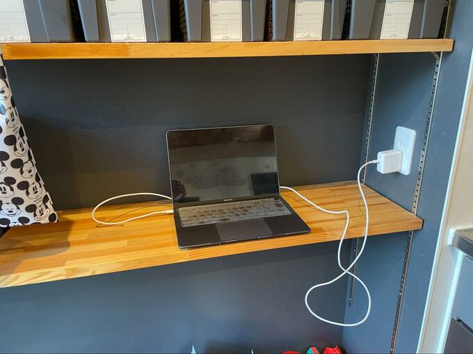 PCを充電する様子