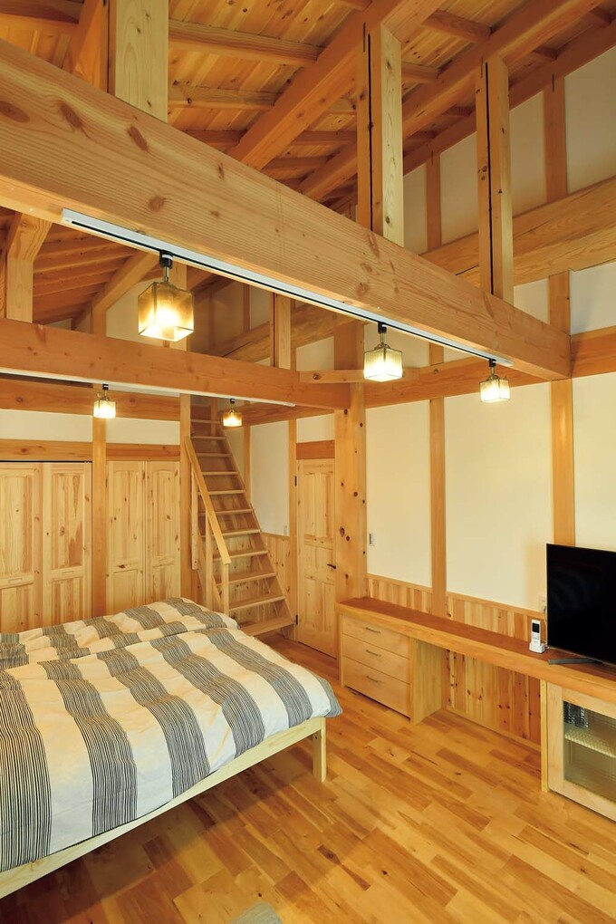 力強い木組みの家