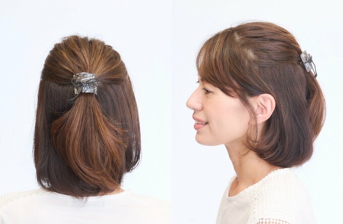 内巻きハーフアップの女性