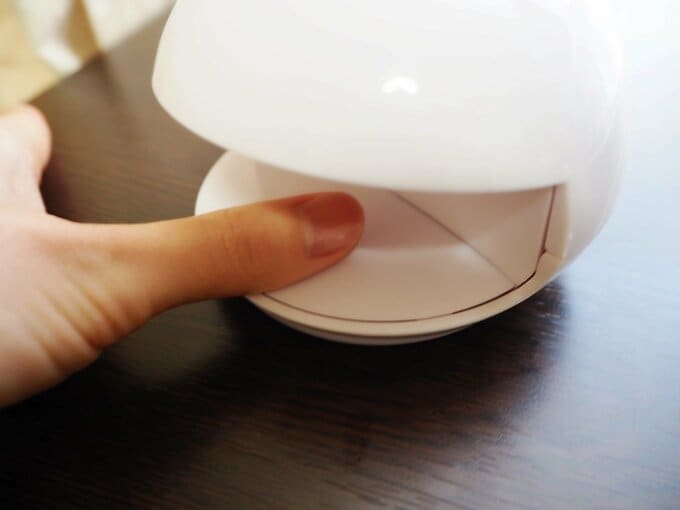 親指をかわかす