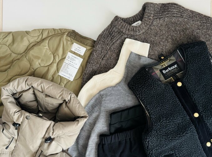 コート2着、トップス3着、ボトムス2着、ワンピース1着の計8着。