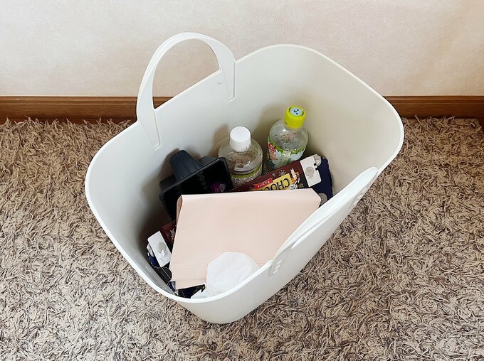 持ち手のついたカゴ