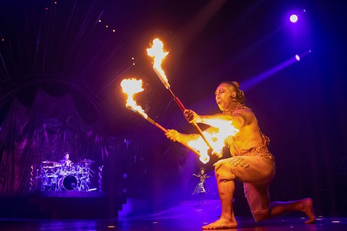 ファイヤーナイフ・ダンス