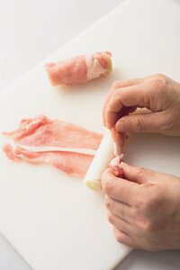 ［保存ポイント3］野菜を芯にして肉を巻く