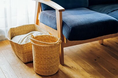 ものが多くても「家がきれいな人」のごちゃつかないルール。“とりあえずカゴ”で見た目すっきり