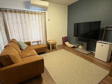 6畳リビングを広く見せるために「やめてよかったこと」。部屋干しもスムーズ、掃除もラクに