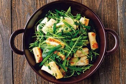 海鮮と豆苗の炒めものレシピ。フライパン1つでメインおかず