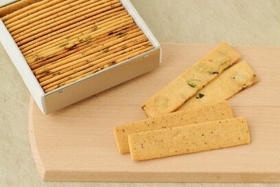 大人向け「おつまみ系サブレ缶」が想像以上のおいしさ。ネギの香ばしさと黒コショウが絶妙！