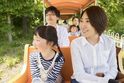 「叱らない育児」や「体験させなきゃ」に疲れたら。子どもの自己肯定感を育てる、本当に大切なこと