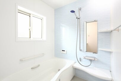 夏の水道光熱費の節約術。お風呂をためるのとシャワーどっちがおトク？