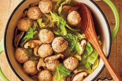 ひき肉がおいしいダイエットスープ。ほんのり甘いキャベツが食欲そそる