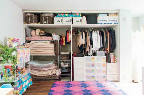 衣類や布団はオープンに収納