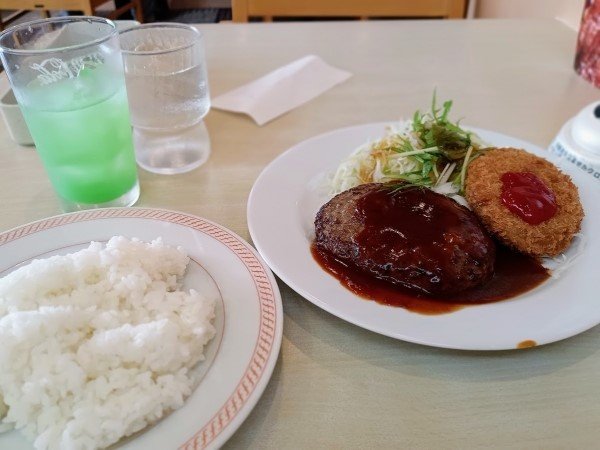 ハンバーグ定食