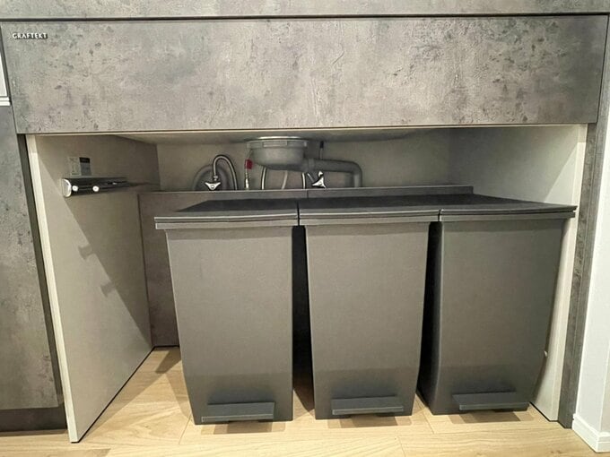 シンク下のスペースとゴミ箱