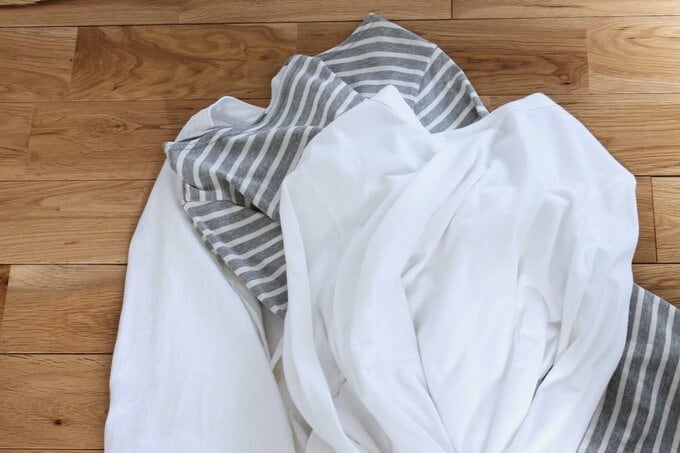 傷んでいる服の例。