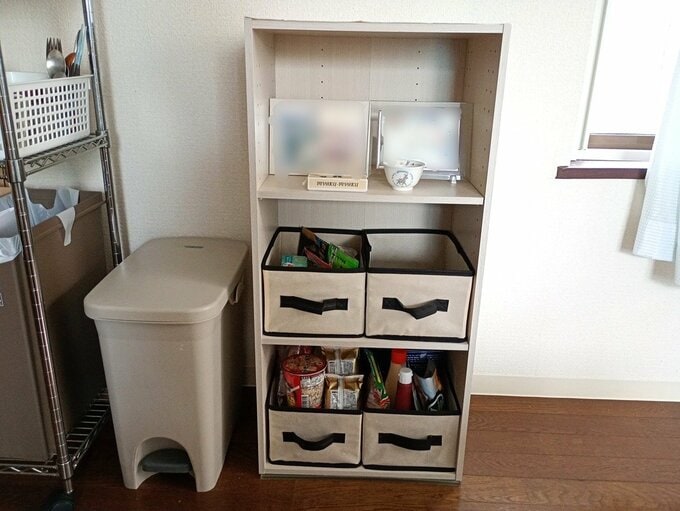 ニトリで購入したカラーボックスに、キャンドゥの引き出しを入れています