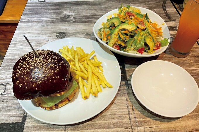 ボリュームたっぷりのハンバーガーセット