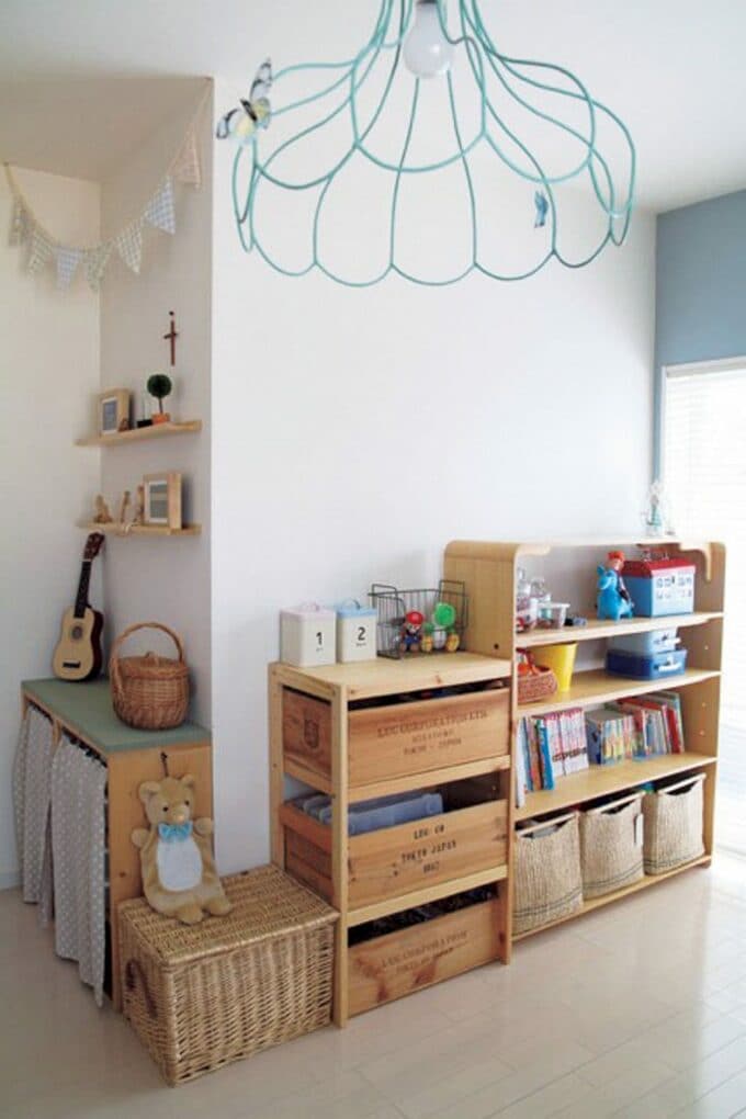 棚の色を塗って