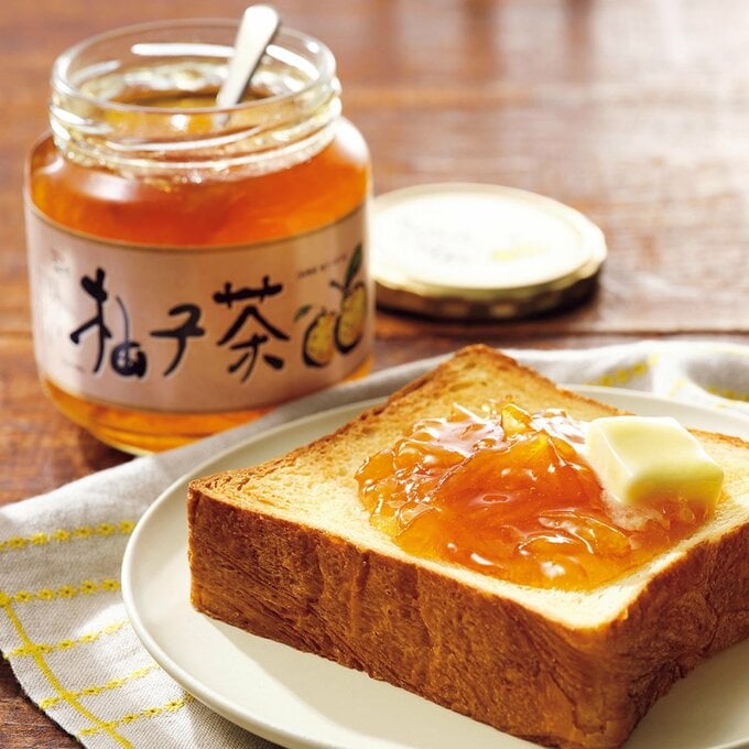 ゆず茶とバターを乗せたトースト