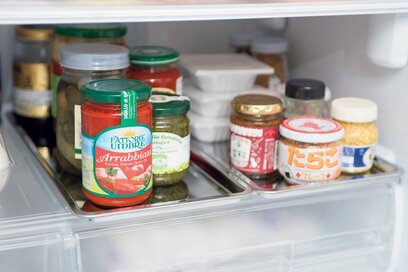 冷蔵庫を収納グッズでプチ改造！プロがすすめる頼れるものとは？