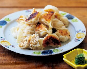 斬新な食感の鶏エノキギョーザ。いくらでも食べられちゃう