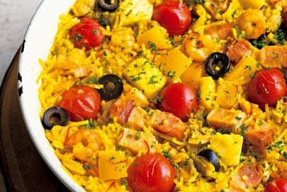 失敗なしの「パスタパエリア」レシピ。パスタを折って使うから時短で完成