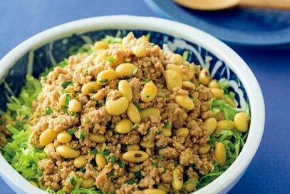 野菜とタンパク質がひと皿でとれる。大豆と豚そぼろの絶品レシピ