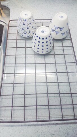 100均のワイヤネットとファイルケースで、コンパクトにしまえる水切りカゴに！