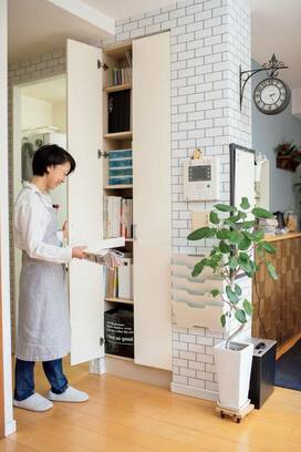 かさばる「紙もの」を増やさない方法。ポイントはリビングの手前