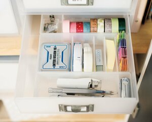 筆記用具はまとめて取り出せるようトレーに<10分で!>