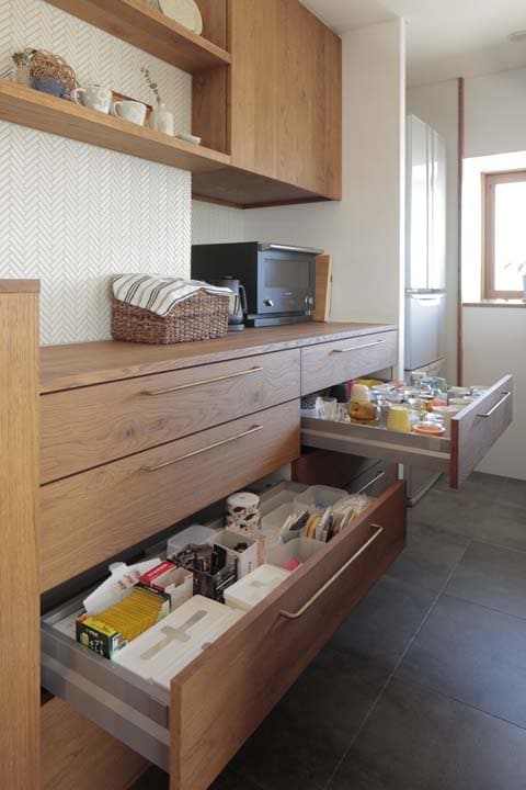 引き出し式の背面収納