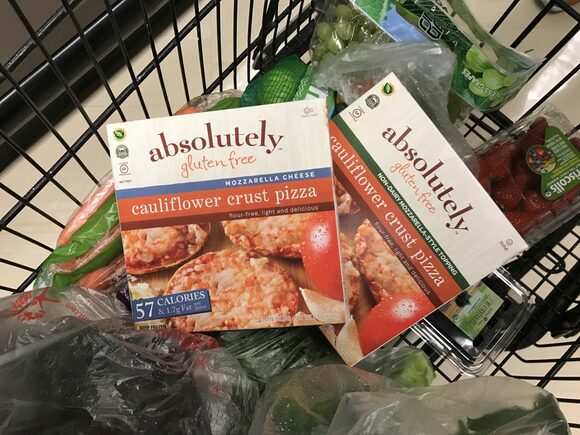 アメリカのスーパーでは、カリフラワーライスを生地に使った冷凍ピザまで登場。