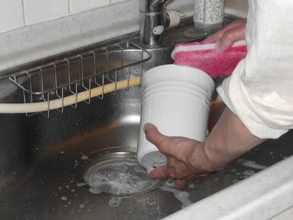 台所用漂白剤を使って除菌するのも効果的