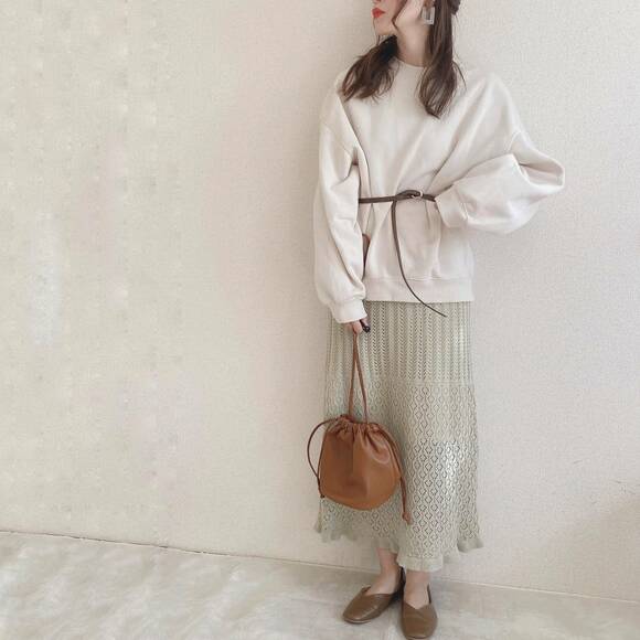 スウェットと合わせたコーデ