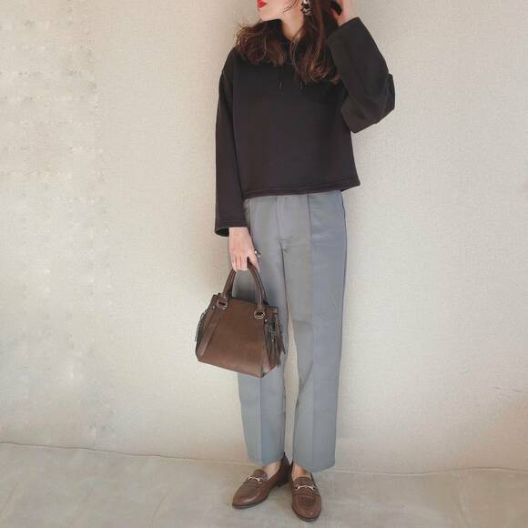 テーパードパンツに合わせて